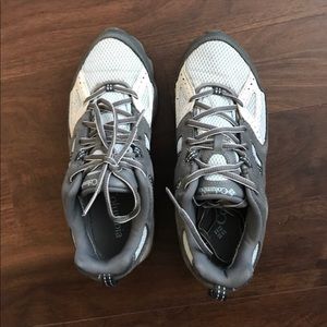 Columbia hiking shoes size 7